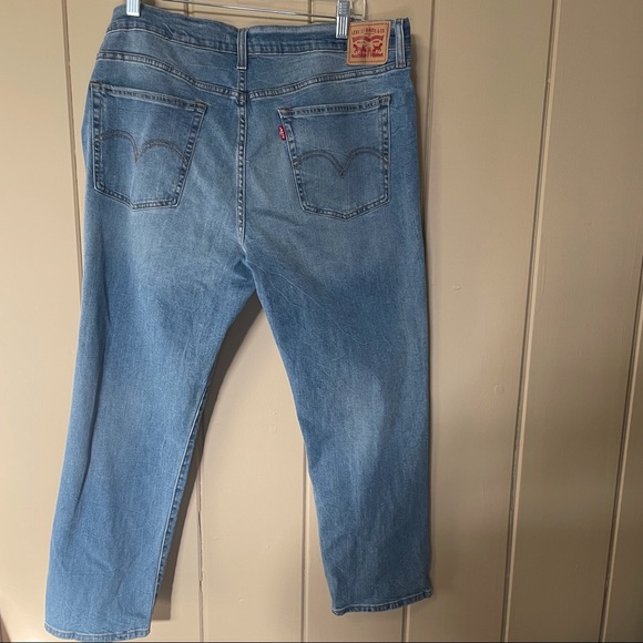 Levi’s Boyfriend Jeans Cropped Size 33 slightly distressed - Picture 6 of 6